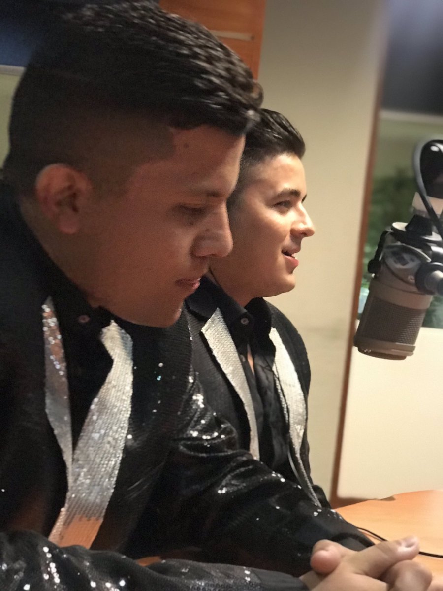 LAMEJORFMMTY's tweet photo. Estamos al aire con #EldivaShow👡 con la única e inigualable @ladivademexico y tenemos visita de lujo #LosTercos AQUÍ NOMAS por @LAMEJORFMMTY 💥 https://t.co/Cfep675Pps