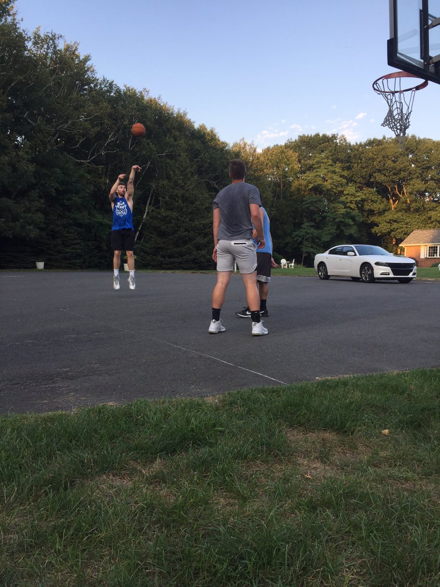 FlintTropics203's tweet photo. #SeasonOfFun #GetUpNDown https://t.co/VI40DKe4XW