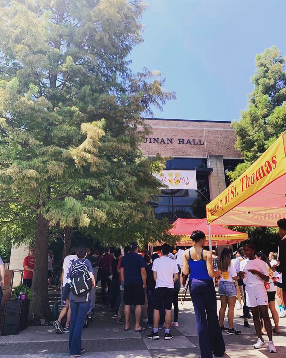USTadmissions's tweet photo. Look at all the folks moving into Guinan Hall! We are so happy to welcome our Celts who are living on campus this year! 
#ust23 #residencelife #ustbold #usthouston #beyourboldself #livingoncampus #stem #liberalarts https://t.co/mPj1aq6EVf