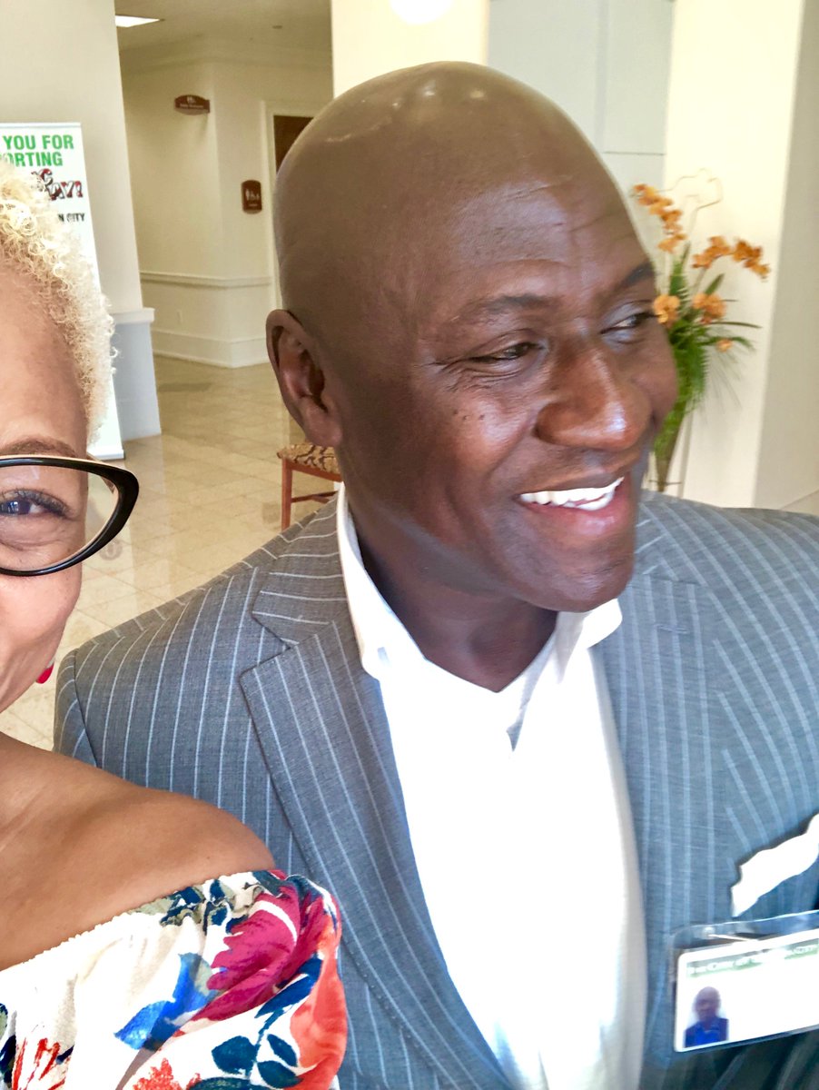 MonroeMonaLisa's tweet photo. My Husband Gary Monroe is running for Mayor of Garden City, GA!! Help Us Make History by going to the polls and voting #Monroe4Mayor #GowithMonroe #VoteMonroe #WeCanDoThis๐ https://t.co/on3cCJbqON