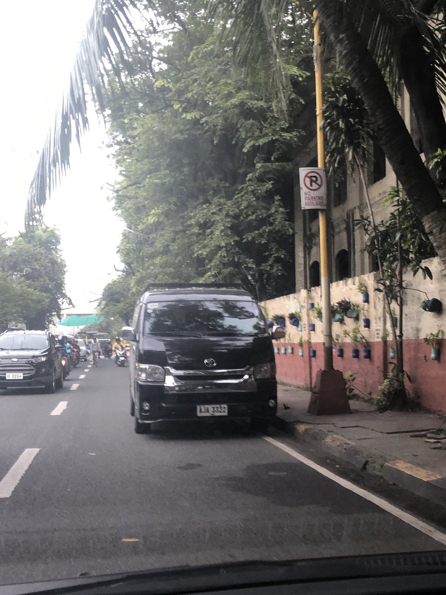 rycutangco's tweet photo. @VicoSotto @PasigInfo no parking on either side pero tuwing umaga may nakaparada. Nakakaabala sa mga sasakyang dumadaan sa Lopez Jaena street. https://t.co/EVKFMmJ2yH