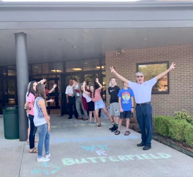 JosephPHurst's tweet photo. The 2019 @VBSDPointers school year is here and the #VB community is here to support our students, teachers, and staff all year long. #ForVanBuren #VBFutureIsNow #schoolsbackVB And a big shoutout to @ButterfieldTMS for bringing the energy this morning! https://t.co/PauaEx6iuo