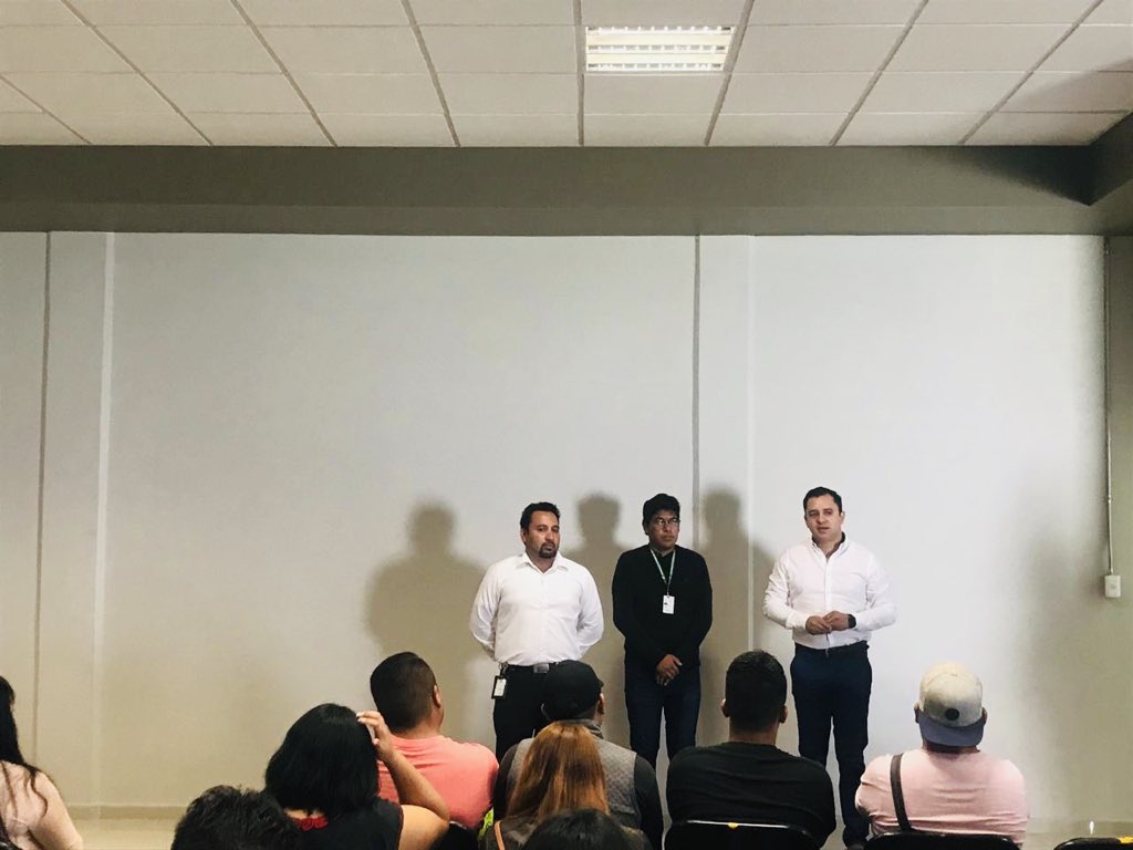 dlfuziel's tweet photo. Compartí con jóvenes de Chimalhuacan las tareas,actividades y programas que desarrolla el @IMEJ_ en el #EdoMéx @MonseSobreyra @EricSevillamx https://t.co/jaeVKg1c6Z