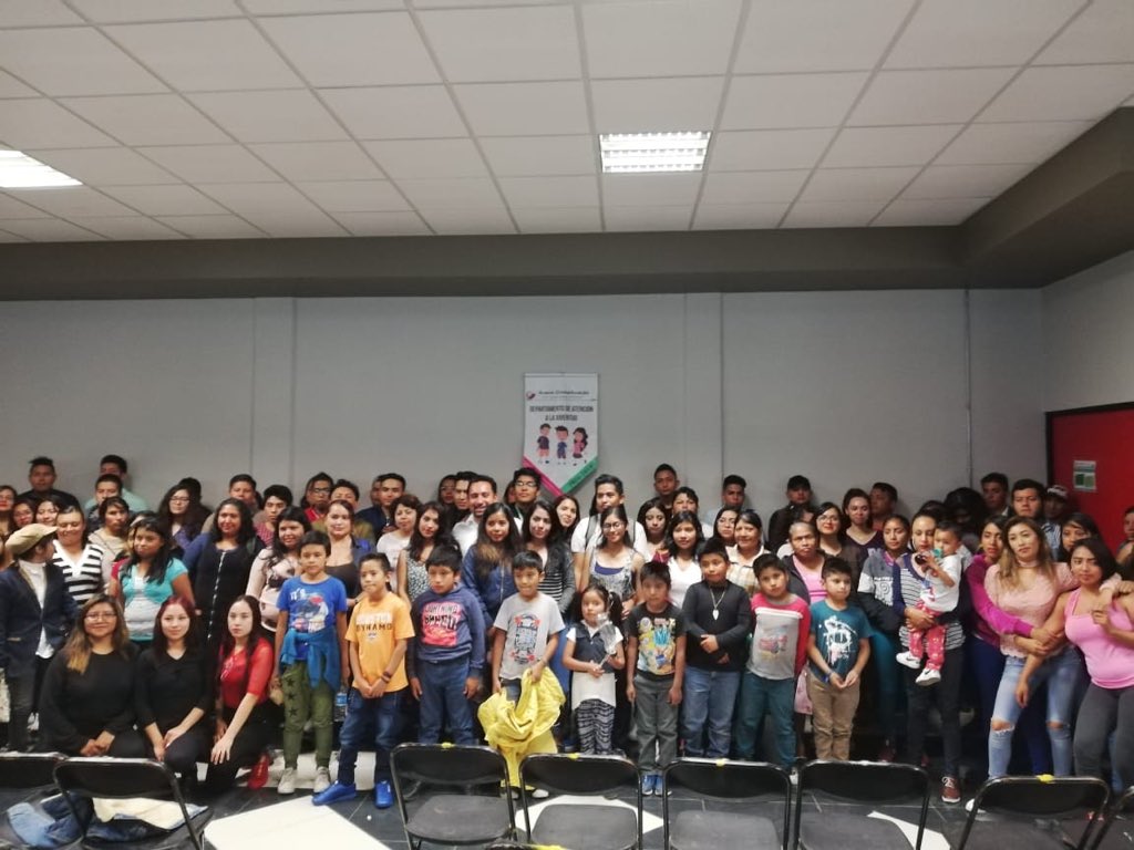 dlfuziel's tweet photo. Compartí con jóvenes de Chimalhuacan las tareas,actividades y programas que desarrolla el @IMEJ_ en el #EdoMéx @MonseSobreyra @EricSevillamx https://t.co/jaeVKg1c6Z