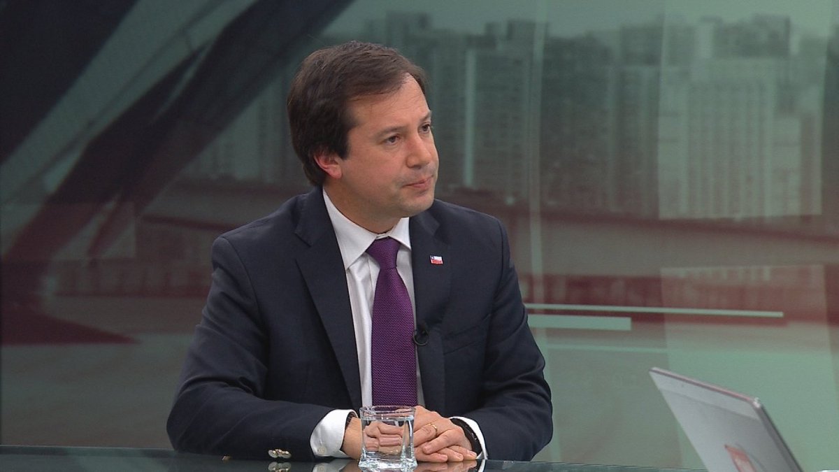 CNNChile's tweet photo. Subsecretario de Obras Públicas dice estar “picado” con senadores DC: “Ningún gobierno en Chile ha invertido tanto en el país” #HoyEsNoticiaCNN https://t.co/1tBYhJSg1g https://t.co/4zYMdtf7br