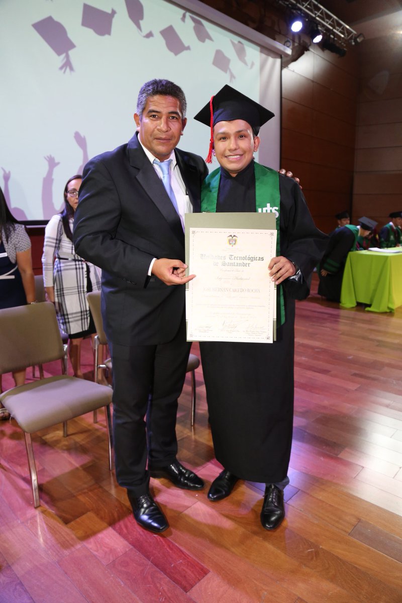 Unidades_UTS's tweet photo. #GradosUTS Bucaramanga (Ceremonia VI - 14 agosto 2019) 🎓📜
El rector UTS @olengerke graduó a 98 estudiantes que culminaron con éxito su formación profesional en los programas académicos de Ingeniería Ambiental e Ingeniería Electromecánica.
#SoyUteísta ✅ https://t.co/NF9C9rBgsl