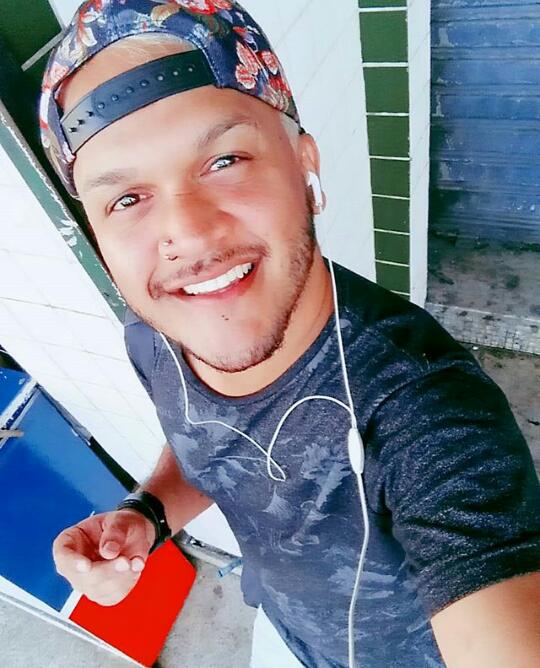 PeresCarter's tweet photo. VC precisa aprender a lidar com todas as lições que que a vida te coloca. Aprenda tbm a tirar de bom tudo oq ela te proporciona e amadurecer com tudo de ruim que ela te  oferece 😆💪
#sejapresente
#LGBTQ
#flashpose https://t.co/xRFn0CCh23