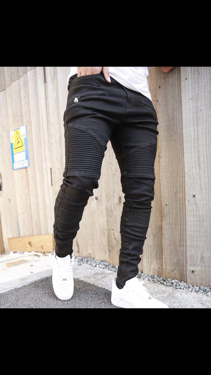 MaterialDope's tweet image. Black biker jeans 
#20
#fashion