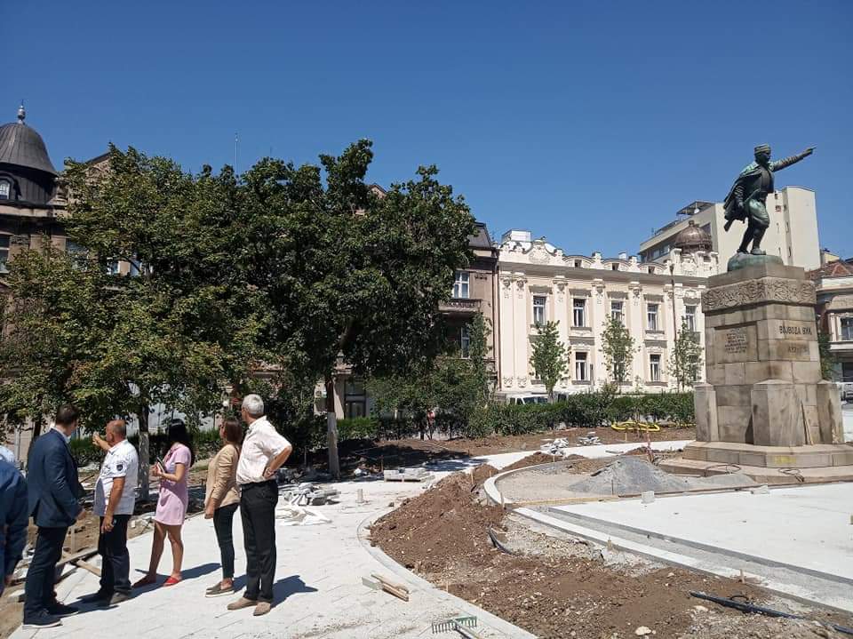 andrejam75's tweet image. Са градским урбанистом Марком Стојчићем смо обишли раднике на градилиштима на Топличином венцу и у Улици 27. марта. Дугујемо им захвалност што раде на високим температурама и чине наш Београд прелепим местом за живот.