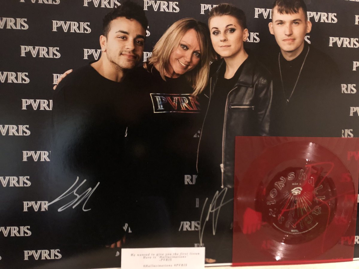 krispieburger's tweet photo. Look what I got in the mail from @ThisIsPVRIS #hallucinations omg!!! Thank you SO much @LYNNGVNN &amp; band 🖤 https://t.co/DiwjKxxlMa