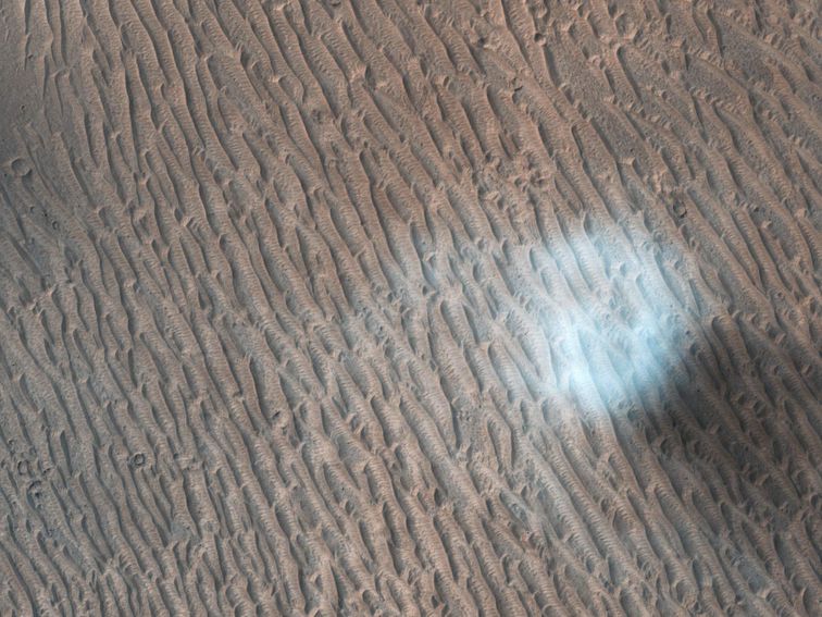 CNET's tweet photo. This gorgeous Mars dust devil twirled for a NASA camera https://t.co/rm3TPBUikb https://t.co/09ei1K2O9n