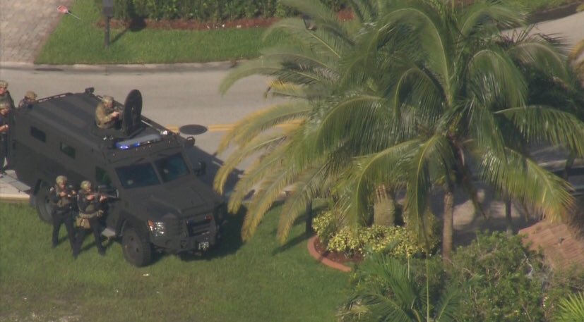 WitnessGamingTW's tweet image. This is what I came outside to. Knowing at any second if I did something wrong, made the cops scared, anything, I would be dead instantly

The swatter called this in to the cops:

“I killed my girlfriend, I have others at gun point and I’m gonna blow the house up”

Sick world man