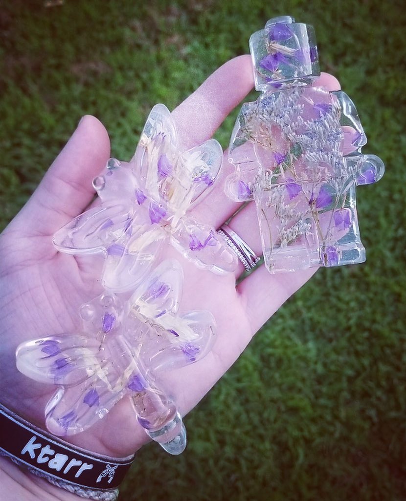 FlowerProject18's tweet image. Meow 

#TheFlowerProject #KTarr #HMM #CustomCats #CatArtist #FlowerArt #DragonFly #Butterfly #DaisyCat #PetLover #Flowers #Flores #FuneralFlowers #FlowerTherapy #Daisy #ThoughtfulGifts