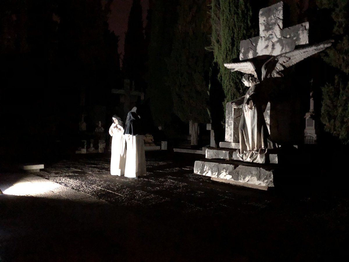 CIAPAFU's tweet image. El fin de semana pasado tuvimos el placer de realizar la visita teatralizada del cementerio de Granada con @GranadaAtraves. No os la perdais, os soprenderá. Es una mezcla de sensaciones increible. Enhorabuena por el trabajo.