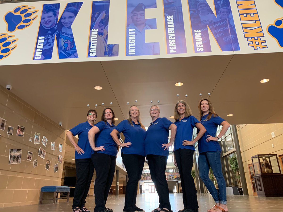 HaggardKristen's tweet photo. Our health science team is OUT OF THIS WORLD!!  #kleinhosa #tothemoon #blastoffwithhosa @kleinhosa @KleinISD @KleinHigh @KleinISD_CTE https://t.co/gfofMknxug