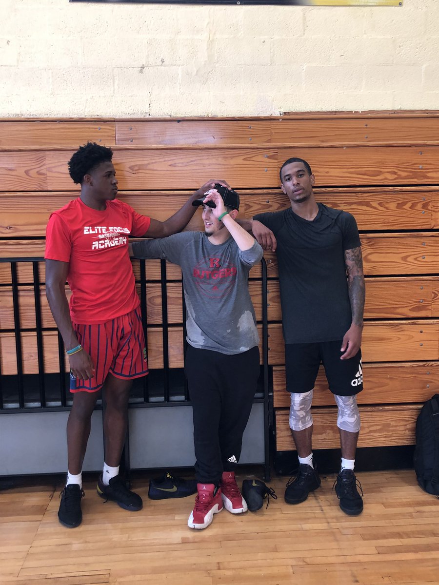 BLHoops_'s tweet photo. LONG ISLAND 💯🥶🙏🏽 https://t.co/hZKgzAQ7x3