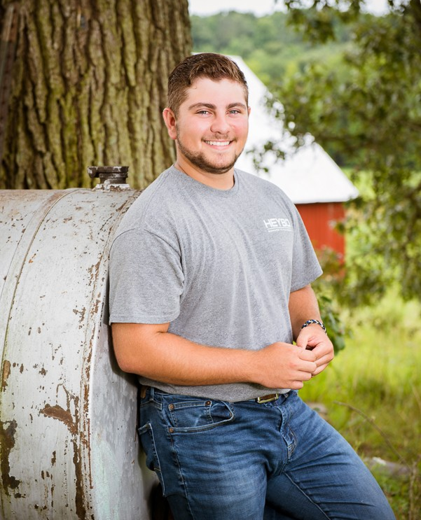 LKPic's tweet photo. Fishing, Hunting, Farming and baseball are just a few things Landon loves to do! Reminds me of a Luke Bryan Song! haha

#lauriekeenphotography #lauriekeenseniors https://t.co/XZodszwXR8