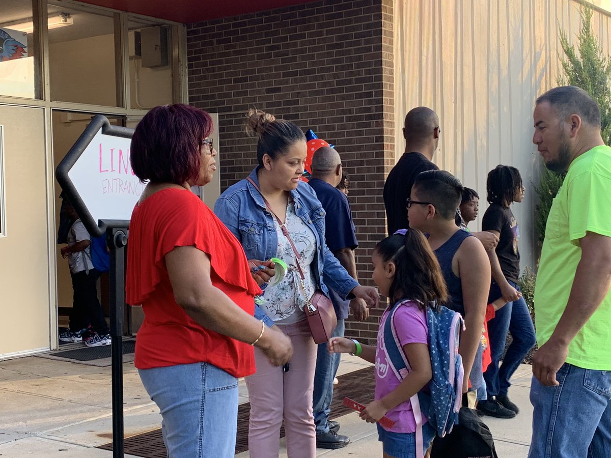 kimoehring's tweet photo. It was a great first day at Ingels Elementary. #hmc1together https://t.co/kUmlEtIc1k