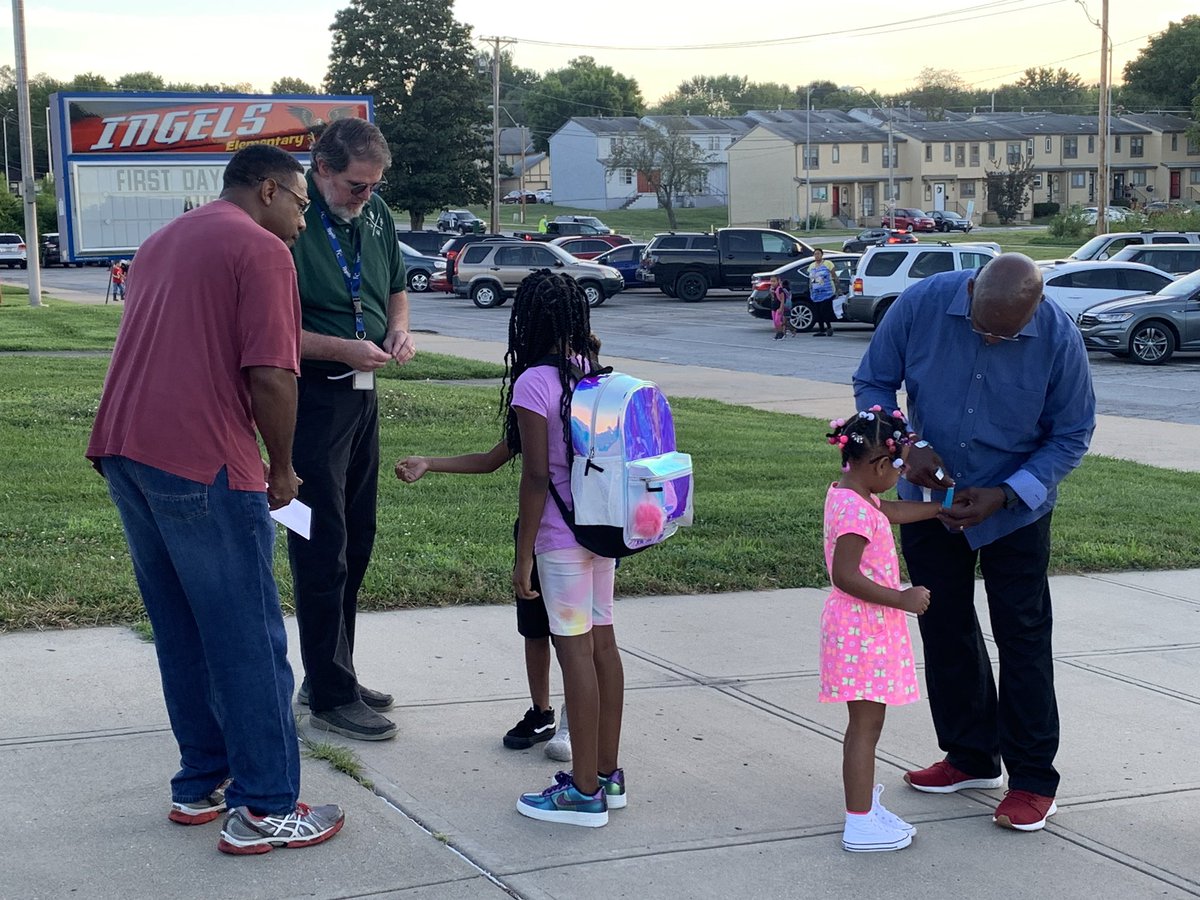 kimoehring's tweet photo. It was a great first day at Ingels Elementary. #hmc1together https://t.co/kUmlEtIc1k