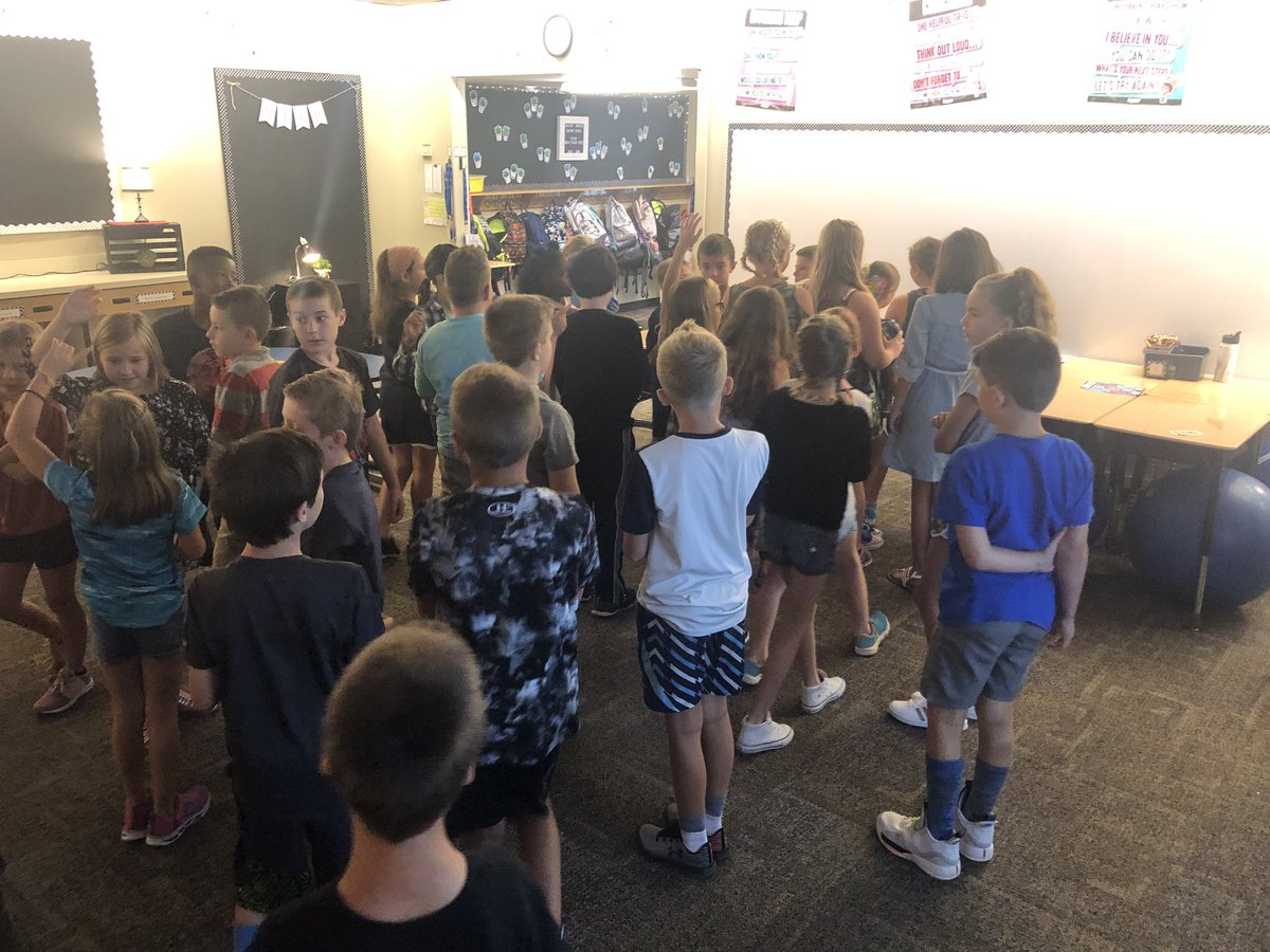 Uc4thG's tweet photo. First day #classbuilder โLine Upsโ #teamteaching @ParkHillSchools @Union_Chapel #KaganADED https://t.co/0fO49bUOVo