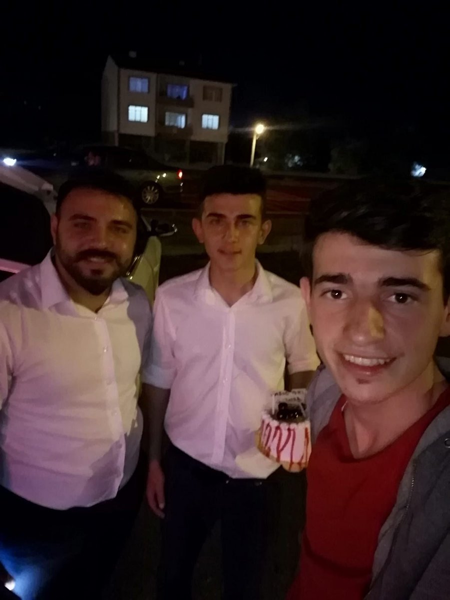 boluakgenclik14's tweet photo. Gençlik Kolları İl Başkanımız @sametkocadag ile beraber bugün #YaşımızHep18 diyerek #AKParti18Yasında etkinliğimiz kapsamında AK Partimiz ile aynı gün doğan “İlker KOCATAŞ,Enes GÜLER,Yağmur KÖSE,Akın ARIK”kardeşlerimizin doğum gününü kutladık. Nice kutlu yaşlara. @drbetulsayan https://t.co/quy4qV77rF