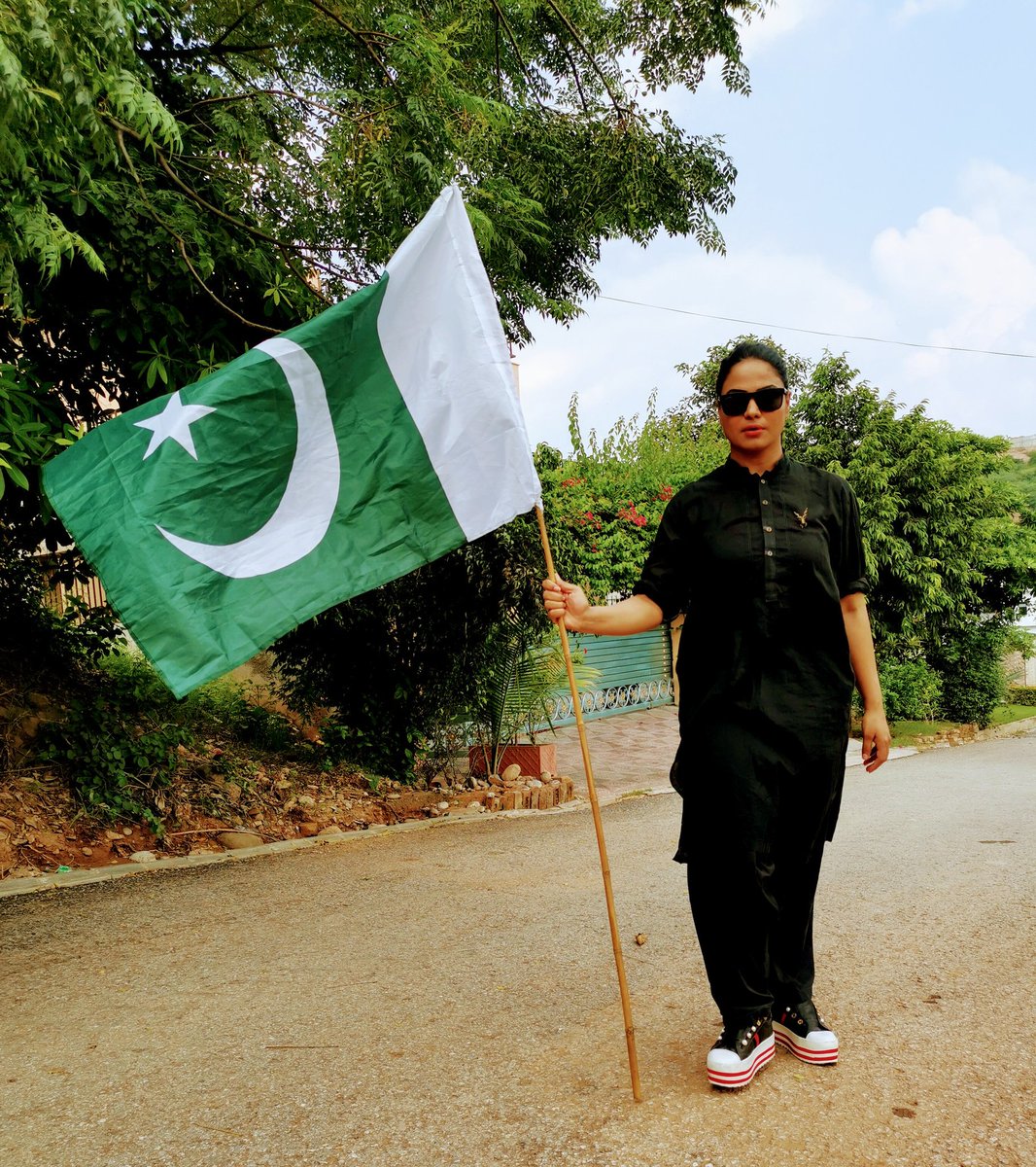 یہ ایک جاں کیا۔۔۔ھزار ھوں تو
ھزار تجھ پہ نثار کردوں❤🇵🇰❤
#PakistanZindabad 
#Pakistan