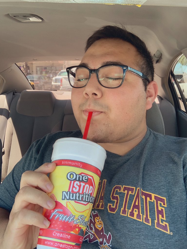 MiguelZamorano_'s tweet photo. My friends weren’t wrong tho... before and after #OneStopNutrition low carb meal replacement 😤😤😤 https://t.co/THu3uglyvv