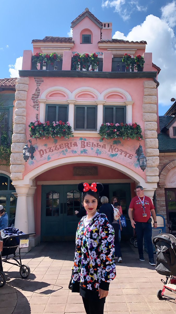 kam_227's tweet photo. #Disneyland 🇫🇷 https://t.co/gmVKNY6ysC