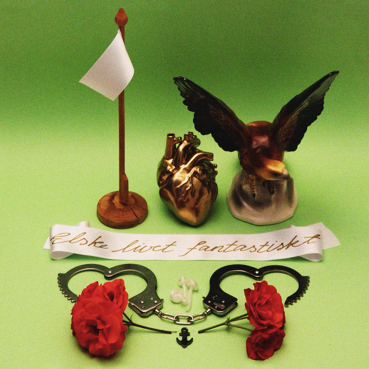 «ELSKE LIVET FANTASTISKT» kommer fredag 1/11 på Fysisk Format! LP og Spotify og alt som er!