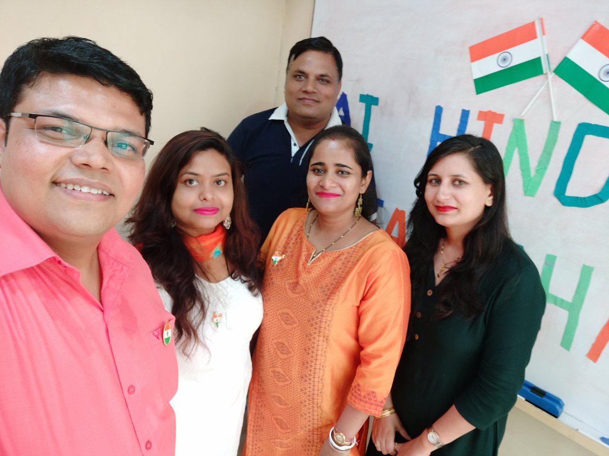 NeerajChaurasia's tweet image. #IndependenceDay Celebration #hashflag @ Office 
Greetings to all #Indians &amp;amp; #India
---
#JashneAazadi #Colleagues #Friends #Salute #Martyrs #TriColor #Freedom #India #जयहिंद