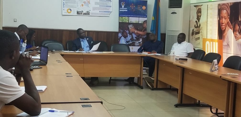 AfriyanRdc's tweet photo. Échange cet après-midi entre le bureau de @AfriyanRdc et le Représentant Résident de @UNFPARDC Dr @SennenHounton sur les préparatifs des activités prévues en marge de la célébration des 25 ans de la CIPD et des 50 ans de UNFPA. #ICPD25 #UNFPA50
@LorenceKabasele https://t.co/MrxzD6tDia