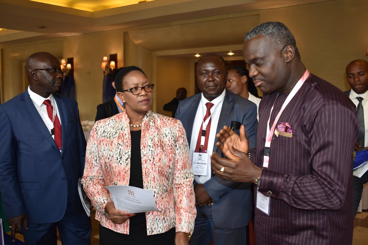 HowieAkimala's tweet photo. @OlajideDemola of UNFPA Kenya explaining a point to the Health Cabinet Secretary @SicilyKariuki as the Health Ag. Director General Dr. Masasabi looks on during day one of the #KenyaHealthForum in Nairobi https://t.co/fOH9kr0uFi