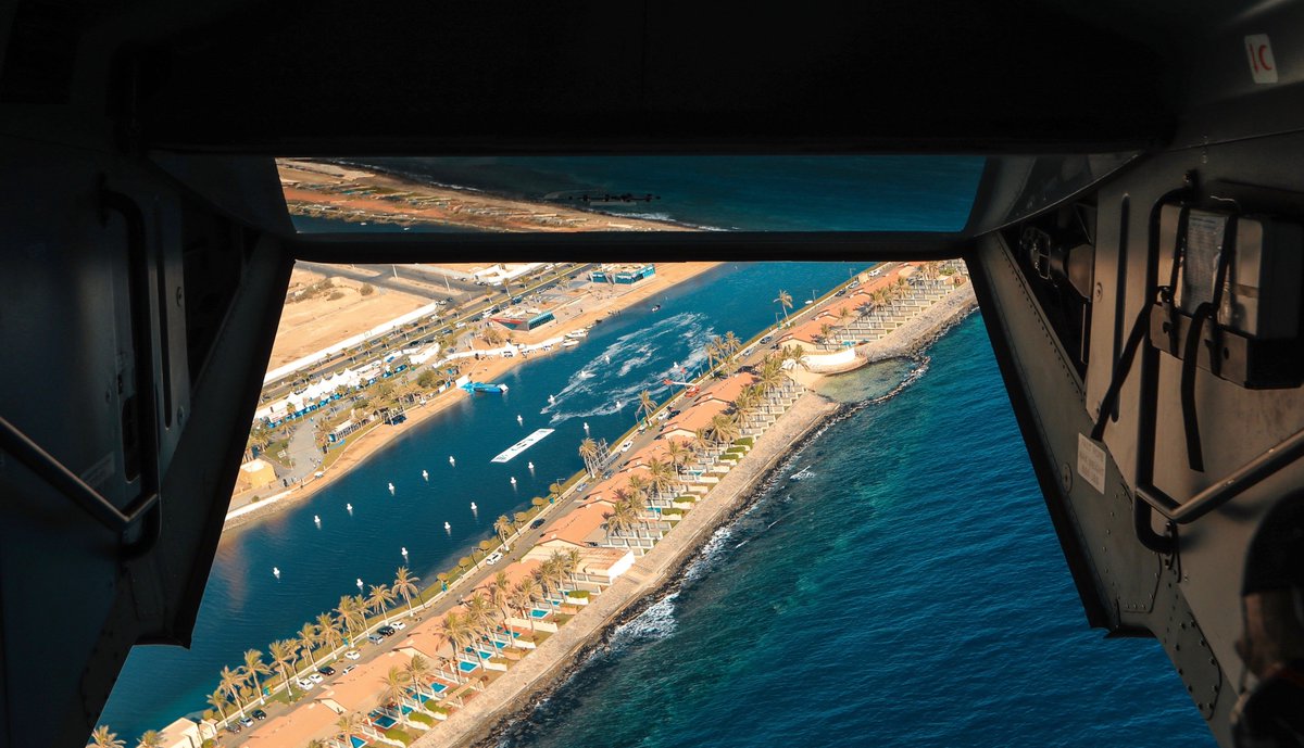 pdfactoryteam's tweet photo. Tail gate view from a Sikorsky S-92 helicopter during #SwoopFreestyle. Exiting from this massive heli was pretty sick 😎 #JeddahSeason
📸 Courtesy of Air Sports Group https://t.co/G0cXgPHHC4