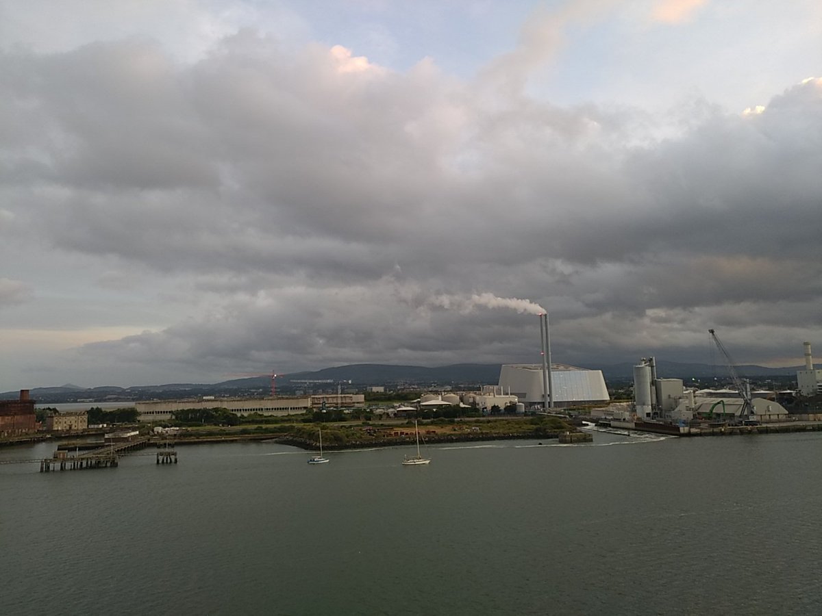 LonePeakbagger's tweet photo. Here we go again... ๐
#fatherandson #familytime #dublinport #backtoengland https://t.co/5hBTxidsrl
