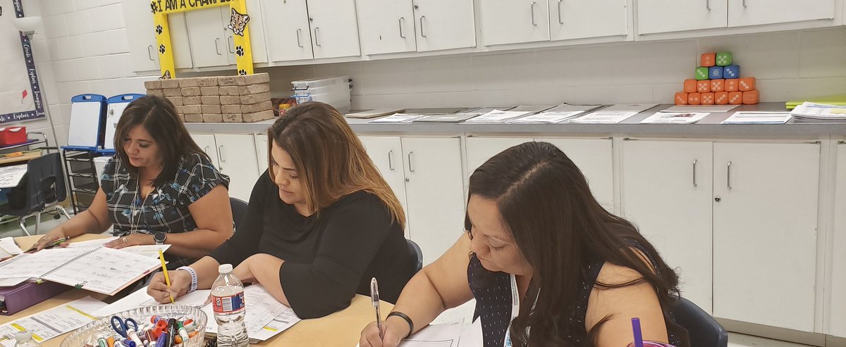 instruct_lead's tweet photo. #DenofChampions practice what they teach! OER calibration @MrsRamirez_HAMS @anunez01_HAMS @jlozano_HAMS @RRiosAntwine_MS @SVarela_HAMS #ImproveEveryday #BeExtraordinary #TeamSISD https://t.co/BqccfnmbVV