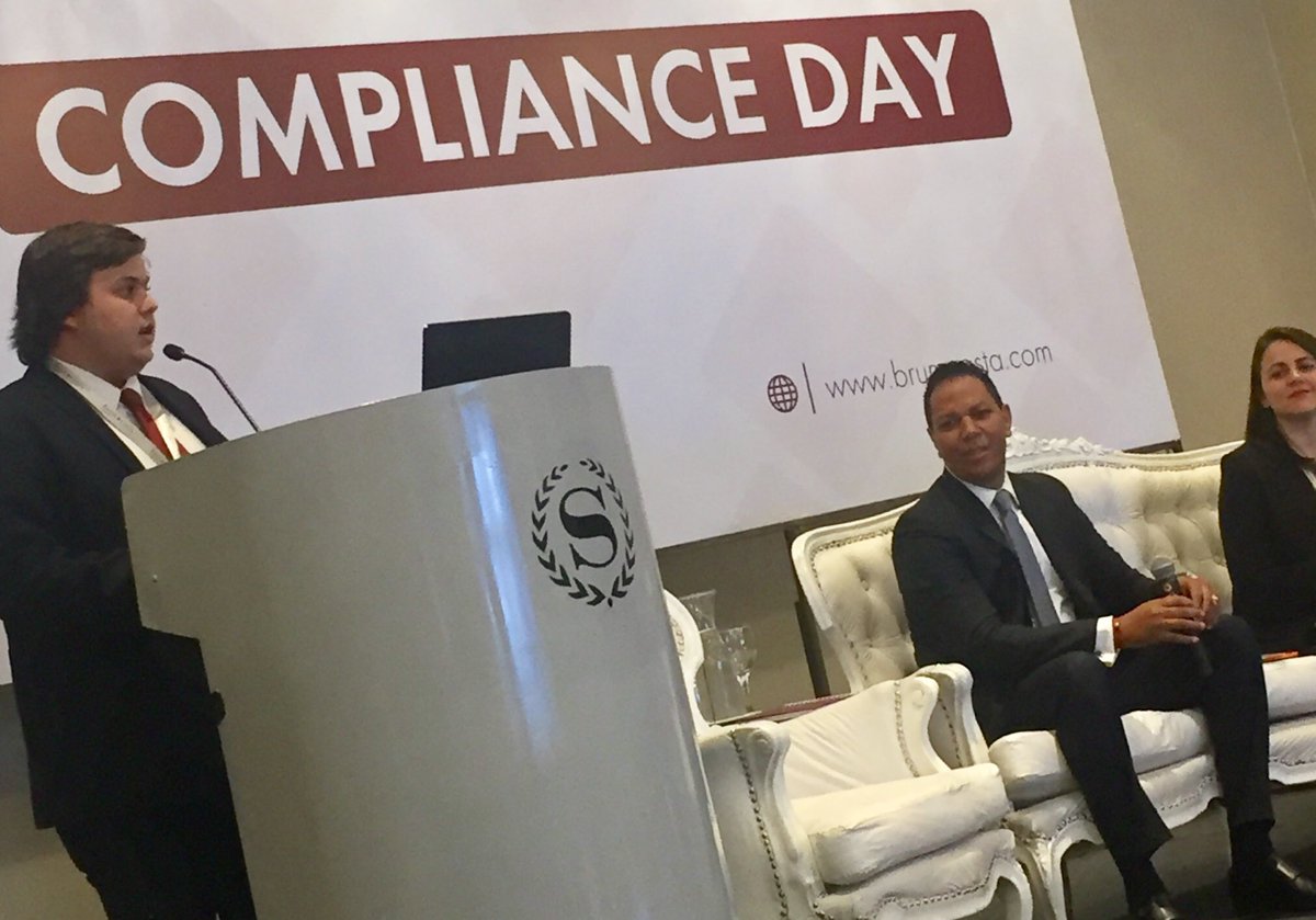 chofitamil's tweet photo. Panel sobre enfoque práctico de la Debida Diligencia #prevlaft #ddc #uiaf #bcu #ComplianceDay @BrumCostaAbgs https://t.co/gLmynigG4l