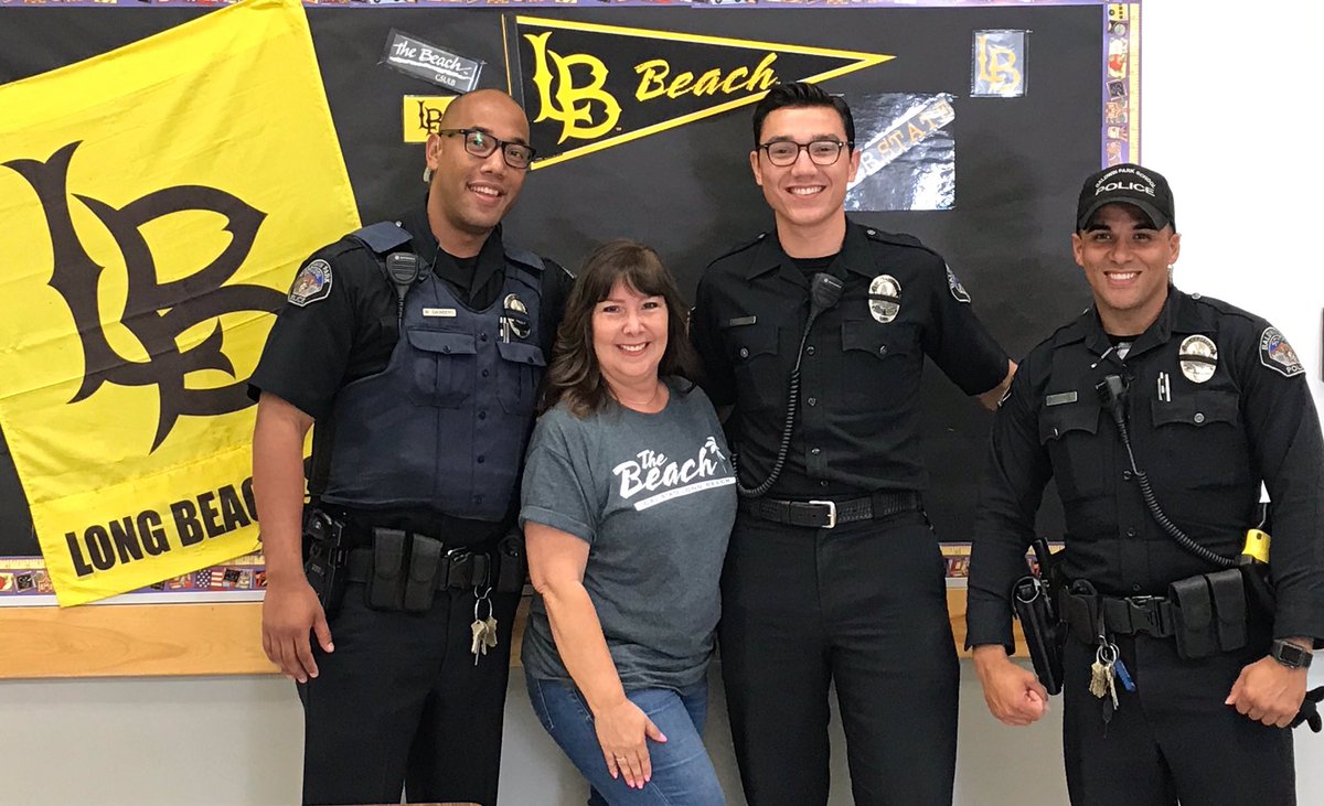 BPSchoolPolice's tweet photo. Officer’s Saunders &amp; McCrae along with Dispatcher Salazar were hard at work passing out 187 backpacks filled with school supplies at Pleasant View Elementary today. A BIG SHOUT OUT to @KPBaldwinPark for their generous donations ✏️ 🎒 📓 🎨 #BacktoSchool https://t.co/4SwpSkkcPS
