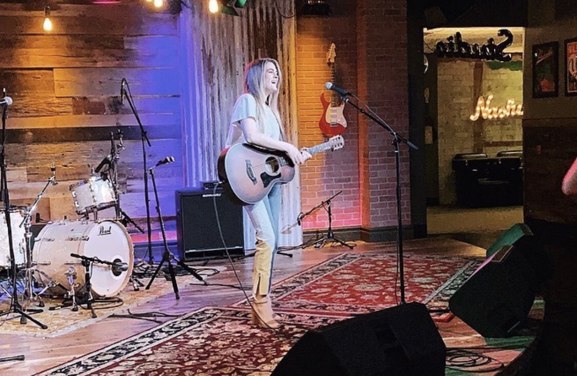 alanaspringstn's tweet photo. Had such an amazing time performing on @TODAYINNASH @WSMV todayyy!! 💕✌🏼thank you guys so much for having me :)) #liveperformance #over #newschannel4 https://t.co/6ZRkeOZ0gs