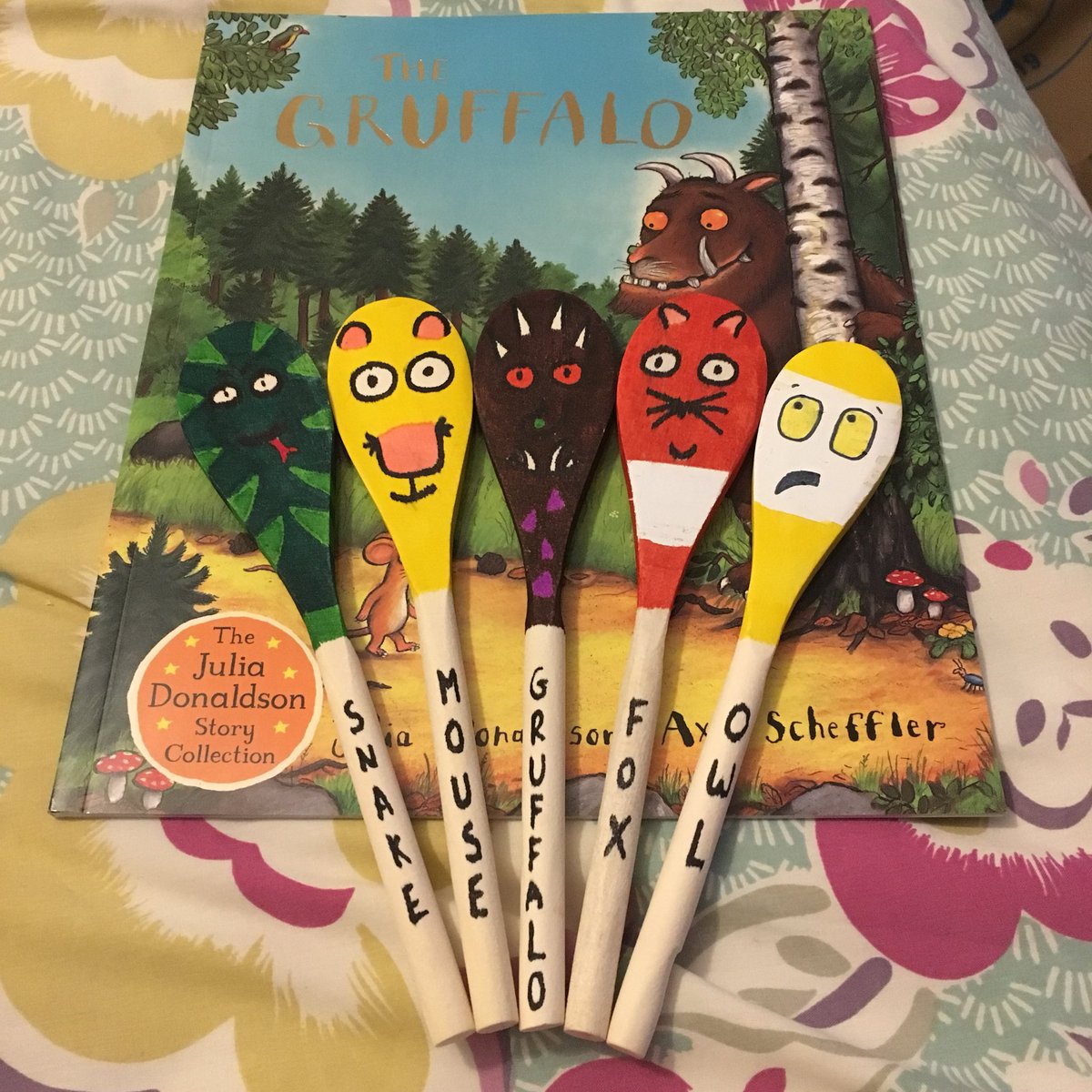 EarlyYearsJem's tweet photo. Wooden spoons and sharpies are my favourite rainy day combination! 3 sets done 📚🎨 https://t.co/Bxkiv0tJ7i