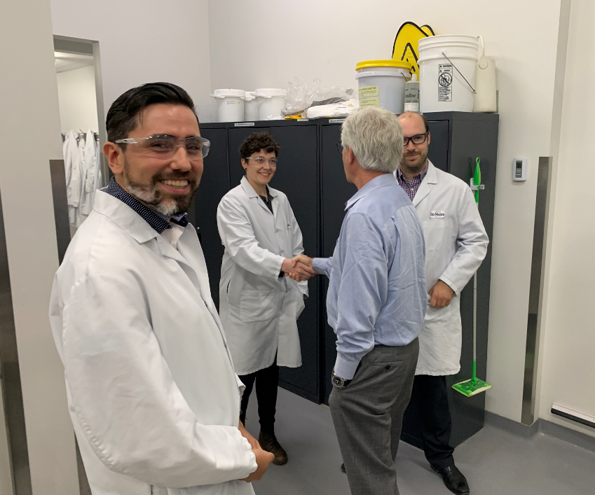 CanadaTrade's tweet photo. While in PEI, Min. Carr met with @BioVectra which develops pharmaceutical ingredients for use in therapeutics to treat cancer, autoimmune diseases, kidney disease, and more, to talk about benefits of #CPTPP. #TimeToDiversify https://t.co/4U4AXGj2FS