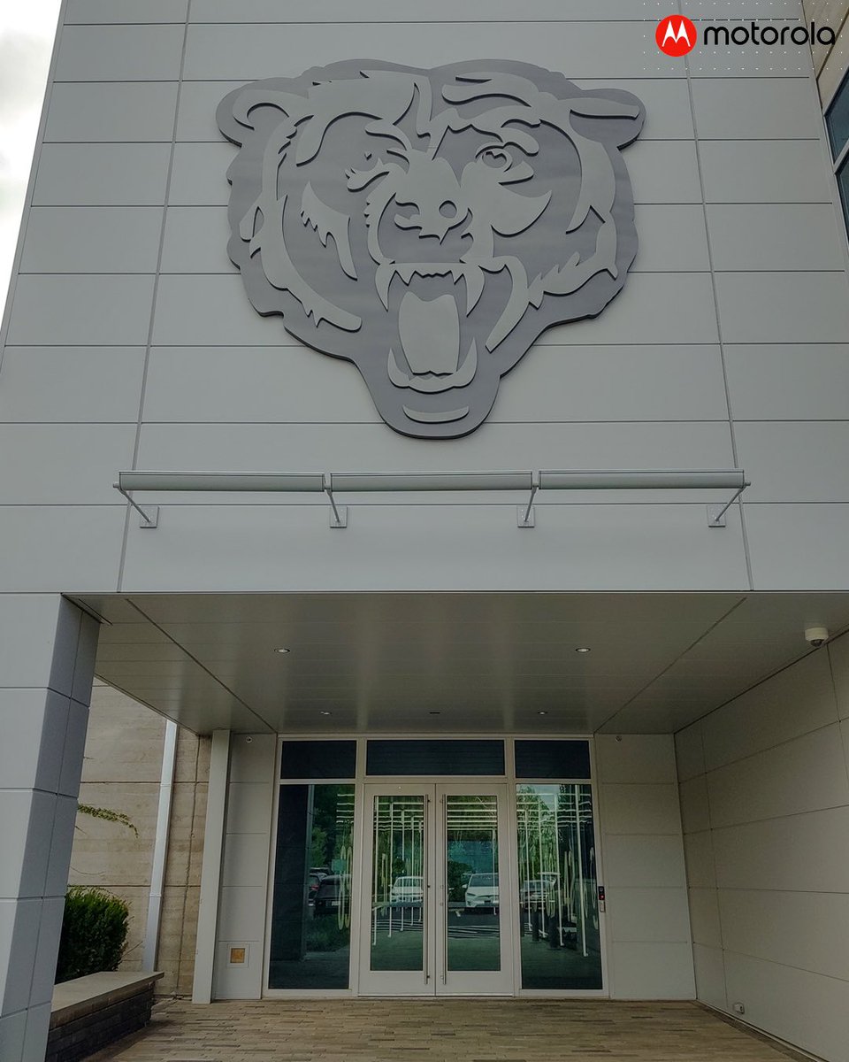 ChicagoBears's tweet photo. ┏┓
┃┃╱╲ welcome to
┃╱╱╲╲ our new
╱╱╭╮╲╲ house
▔▏┗┛▕▔
╱▔▔▔▔▔▔▔▔▔▔╲
C H I C A G O BEARS
╱╱┏┳┓╭╮┏┳┓ ╲╲
▔▏┗┻┛┃┃┗┻┛▕▔
📸: #motoz4 | #hellobears https://t.co/GAIBmEFXRc