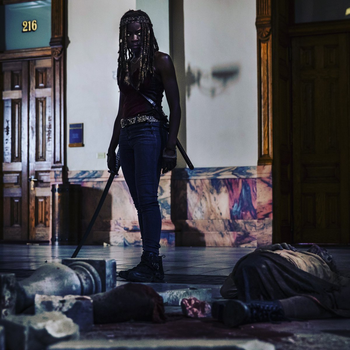 TWDUniverse__'s tweet photo. @DanaiGurira #Michonne #twd9 📷 Van Redin/AMC #TWD #TWDS10 #TWD10 #TheWalkingDead #TWDFamily #FearTWD #FTWD #FTWDS5 #TalkingDead #TWDRewards #fearfamily #FTWDFamily @WalkingDead_AMC https://t.co/nWdKIOCHgQ