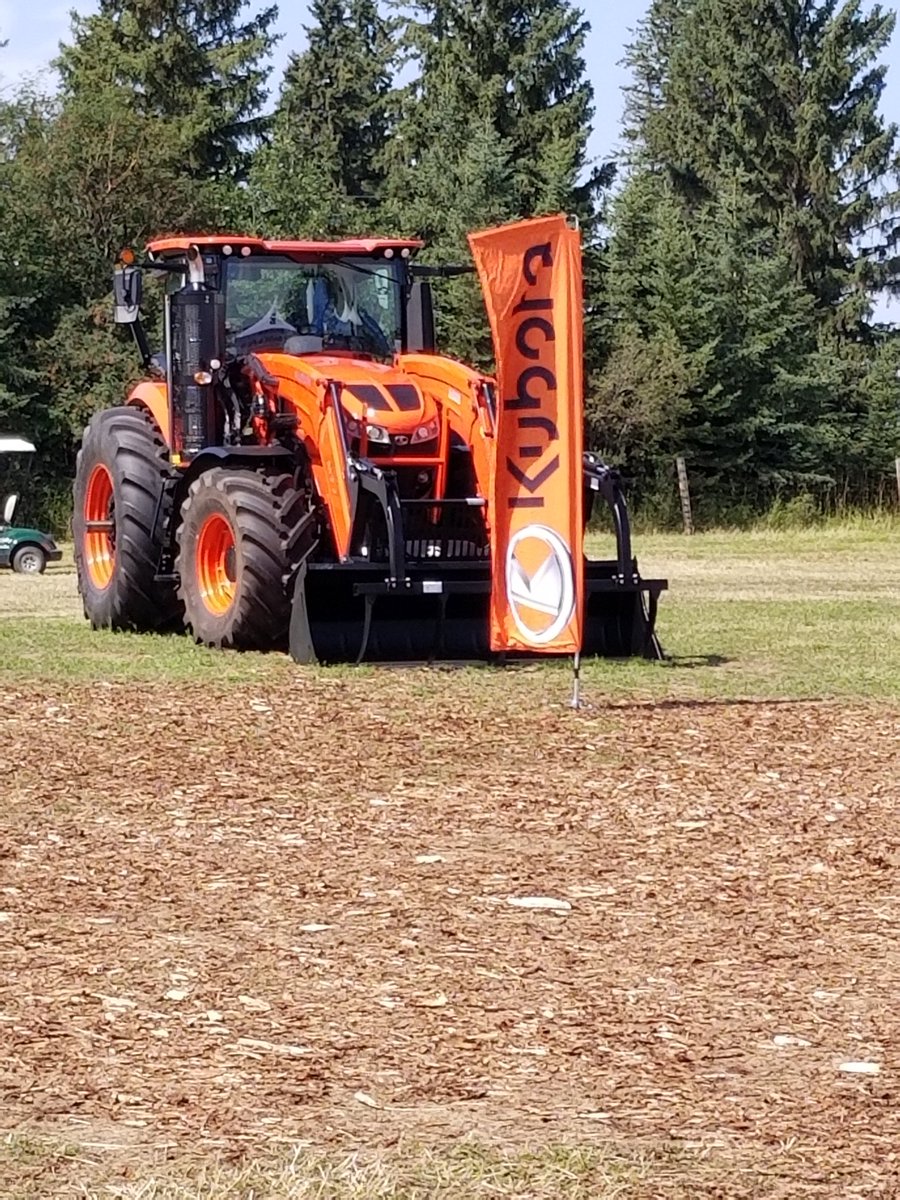 stipacomata's tweet photo. Doesn't matter the equipment colour when you're talking @AgSmartOlds technology @OldsCollege !
#AgSmart #OCSmartFarm #ColourDoesNotMatter #AgTech #Innovations #OutsidetheBox https://t.co/vnpLCfHuSJ