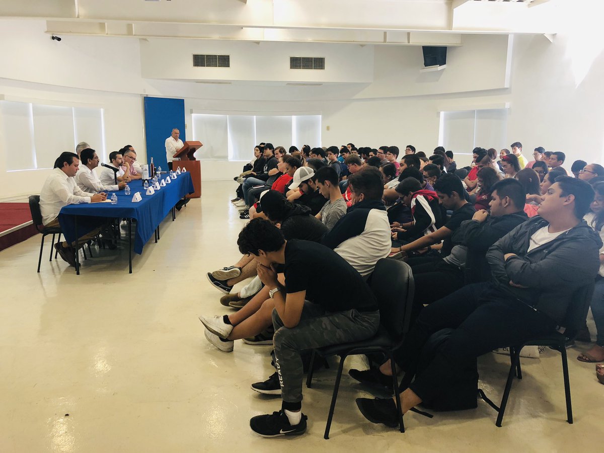 <a href="/Canaco_Veracruz/">CANACO SERVYTUR VERACRUZ</a> presidido por el Lic. José Antonio Mendoza García, agradece la invitación del rector de la UCC Business School,  P. José Manuel Asún Jordan al evento “Encuentro con la empresa familiar veracruzana”.