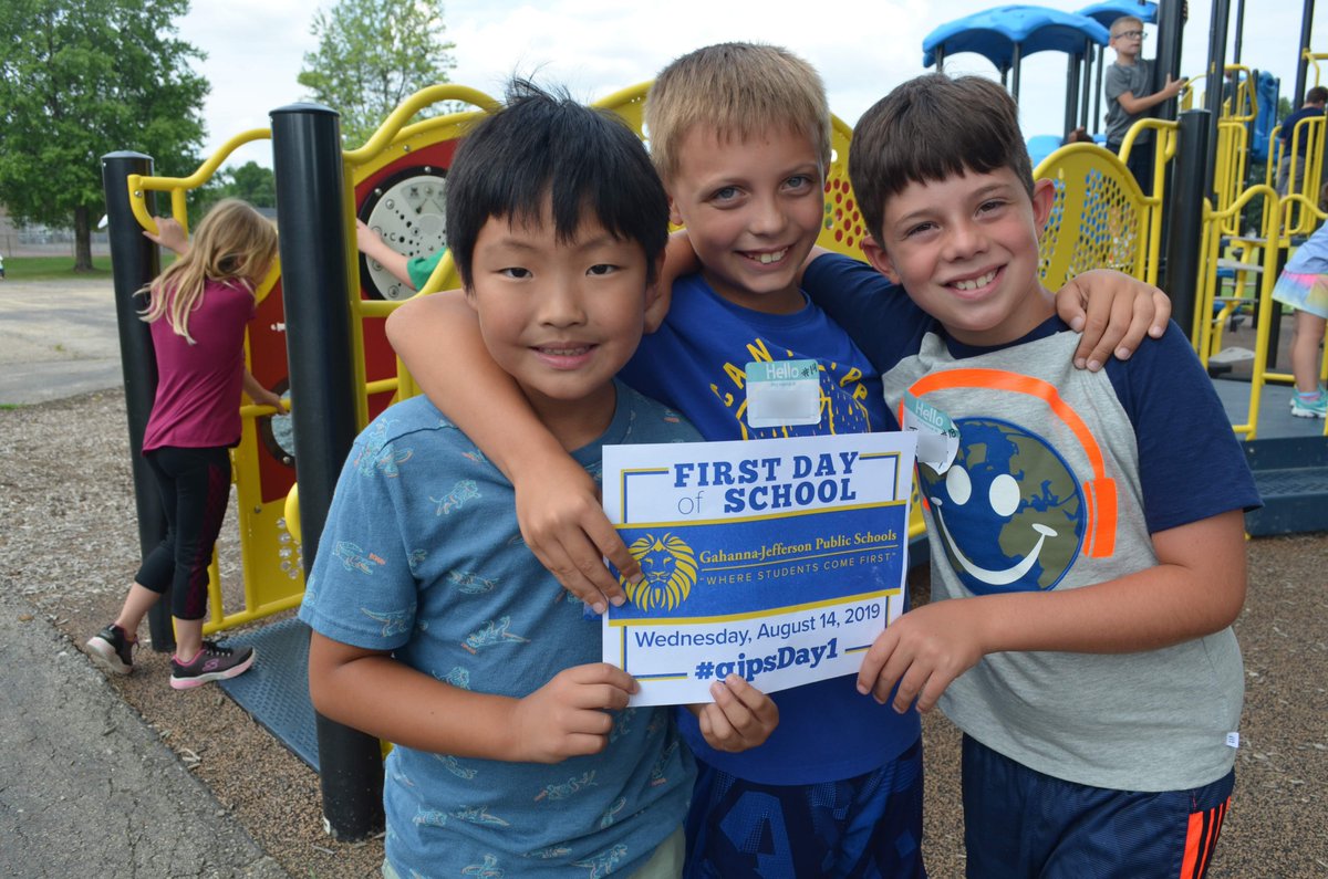 GahannaJeffersn's tweet photo. Welcome to #gjpsDay1 Chapelfield Elementary. We πππ to see your smiling faces! #gjpsDay1 #WelcomeBackGJPS #theGJPSway https://t.co/xPfoKtmezx