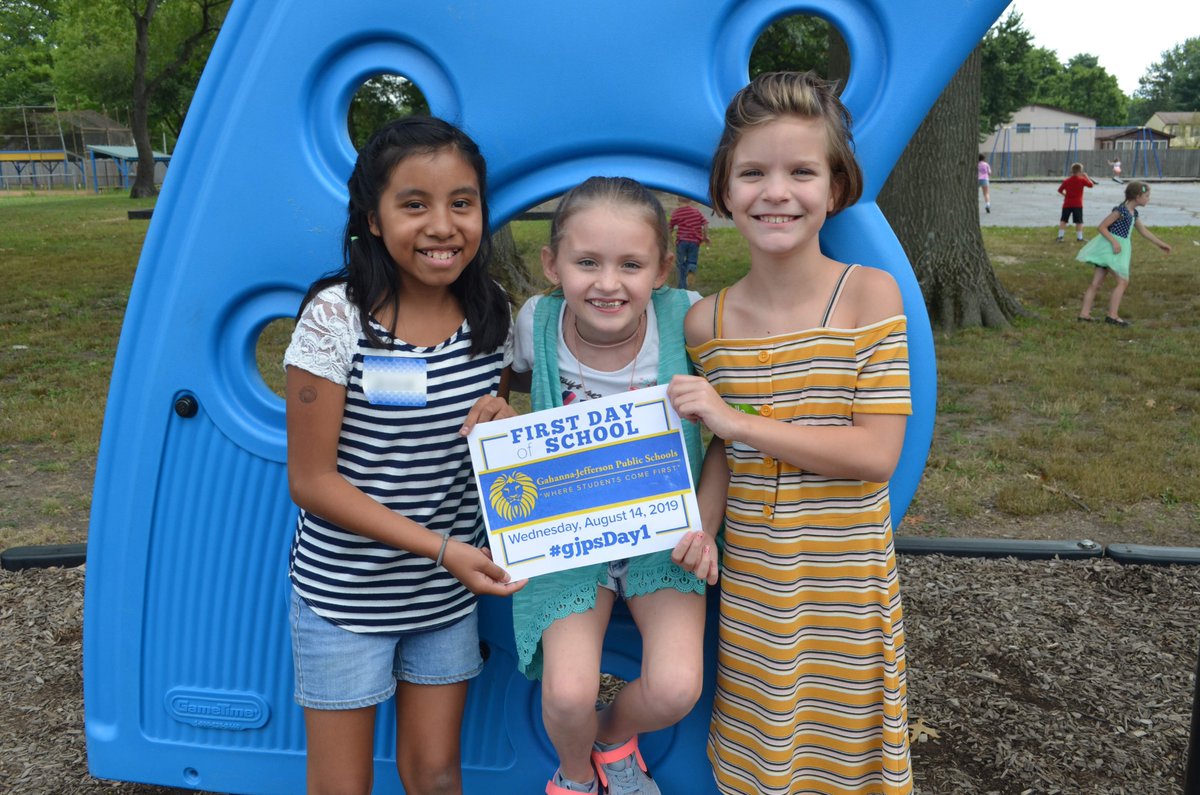 GahannaJeffersn's tweet photo. Welcome to #gjpsDay1 Chapelfield Elementary. We πππ to see your smiling faces! #gjpsDay1 #WelcomeBackGJPS #theGJPSway https://t.co/xPfoKtmezx