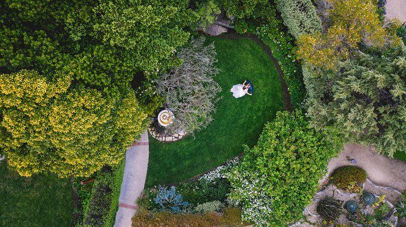 Happy #WeddingWednesday, everyone! We love how unique this aerial shot of the bride and groom in our gardens is. 

Photo by DC

Learn more about getting married with us here: loom.ly/n6D4NNE