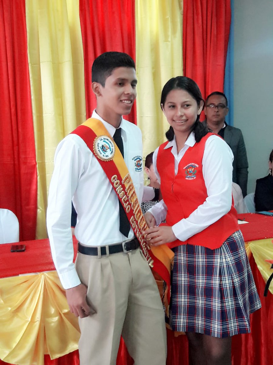 DeysyChamba's tweet photo. Colegio de Bachillerato Jambeli posesiona Consejo Estudiantil para el periodo lectivo 2019-2020.
#Distrito07D06
@magdasalazarg https://t.co/NA1OPNQsFZ