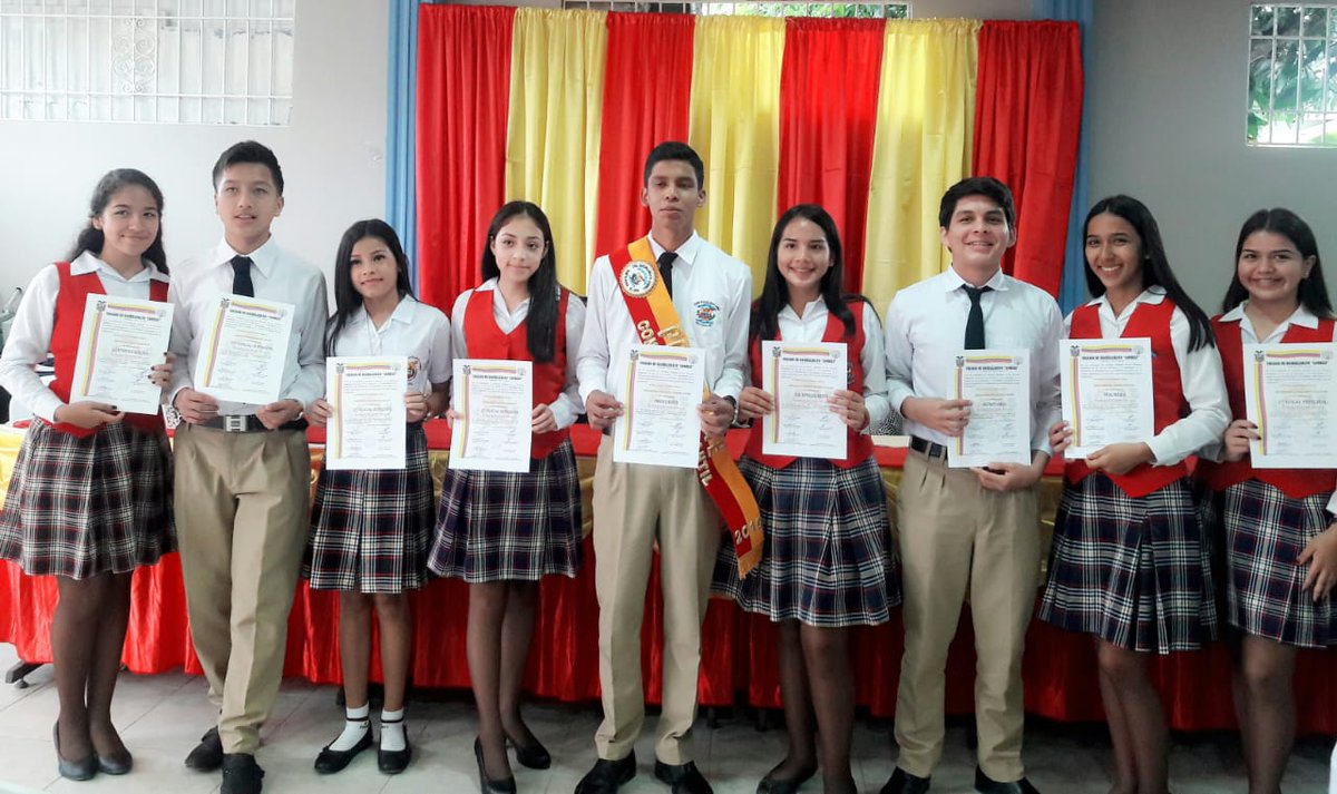 DeysyChamba's tweet photo. Colegio de Bachillerato Jambeli posesiona Consejo Estudiantil para el periodo lectivo 2019-2020.
#Distrito07D06
@magdasalazarg https://t.co/NA1OPNQsFZ