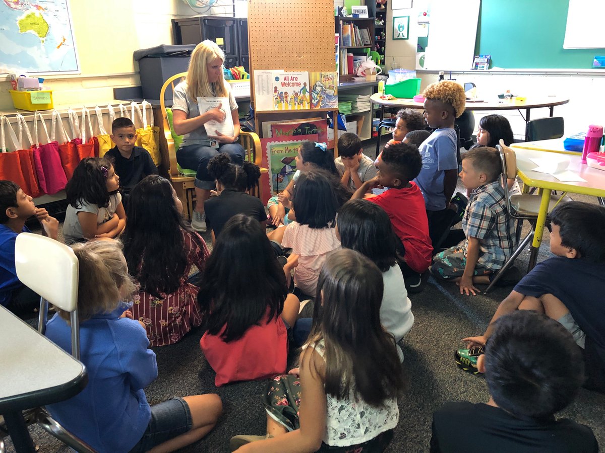 todeleteserwach's tweet photo. We had a fantastic 1st day at Carol Stream School! Thank you to everyone for making it a success! @CCSD93 @CSSchoolPTA @CSelemschool https://t.co/zjVaniciTf